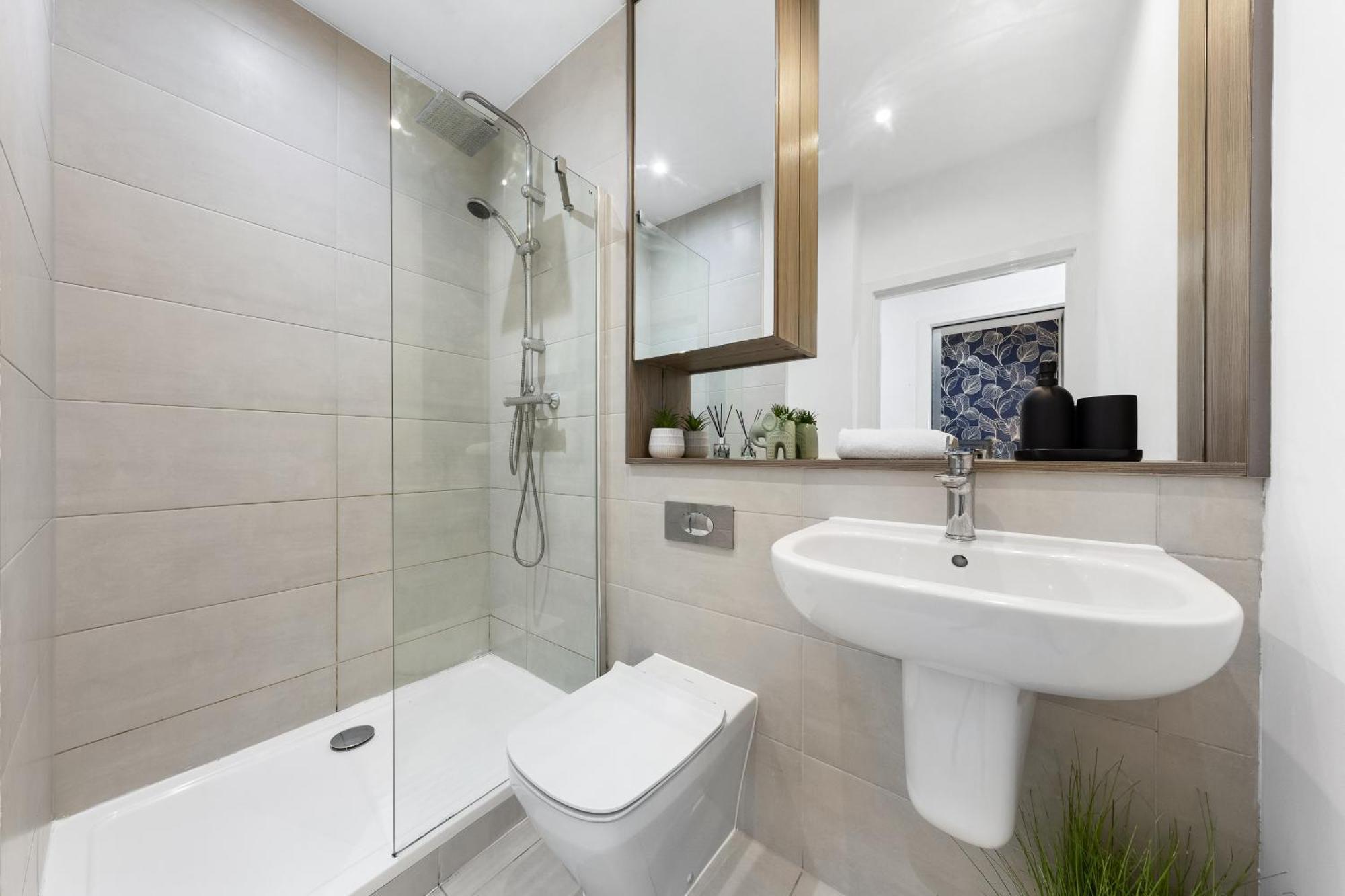 Modern One Bedroom Flat - Sleeps 5 -Near Heathrow - London Ub3 Екстер'єр фото